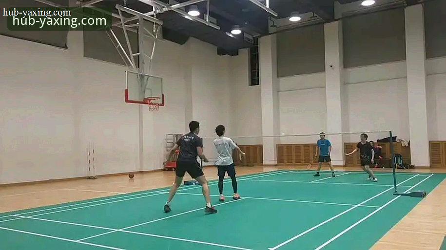 麦克布莱德命中十记三分刷赛场动态解析
